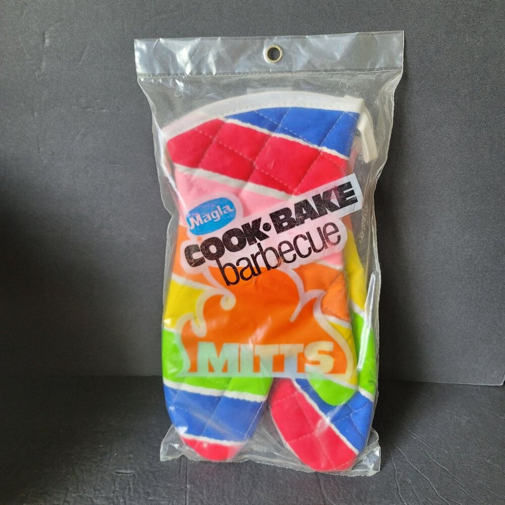 Vintage NEW Rainbow Striped Magla Cook Bake Barbecue Mitts Set of 2 Oven Mitts B